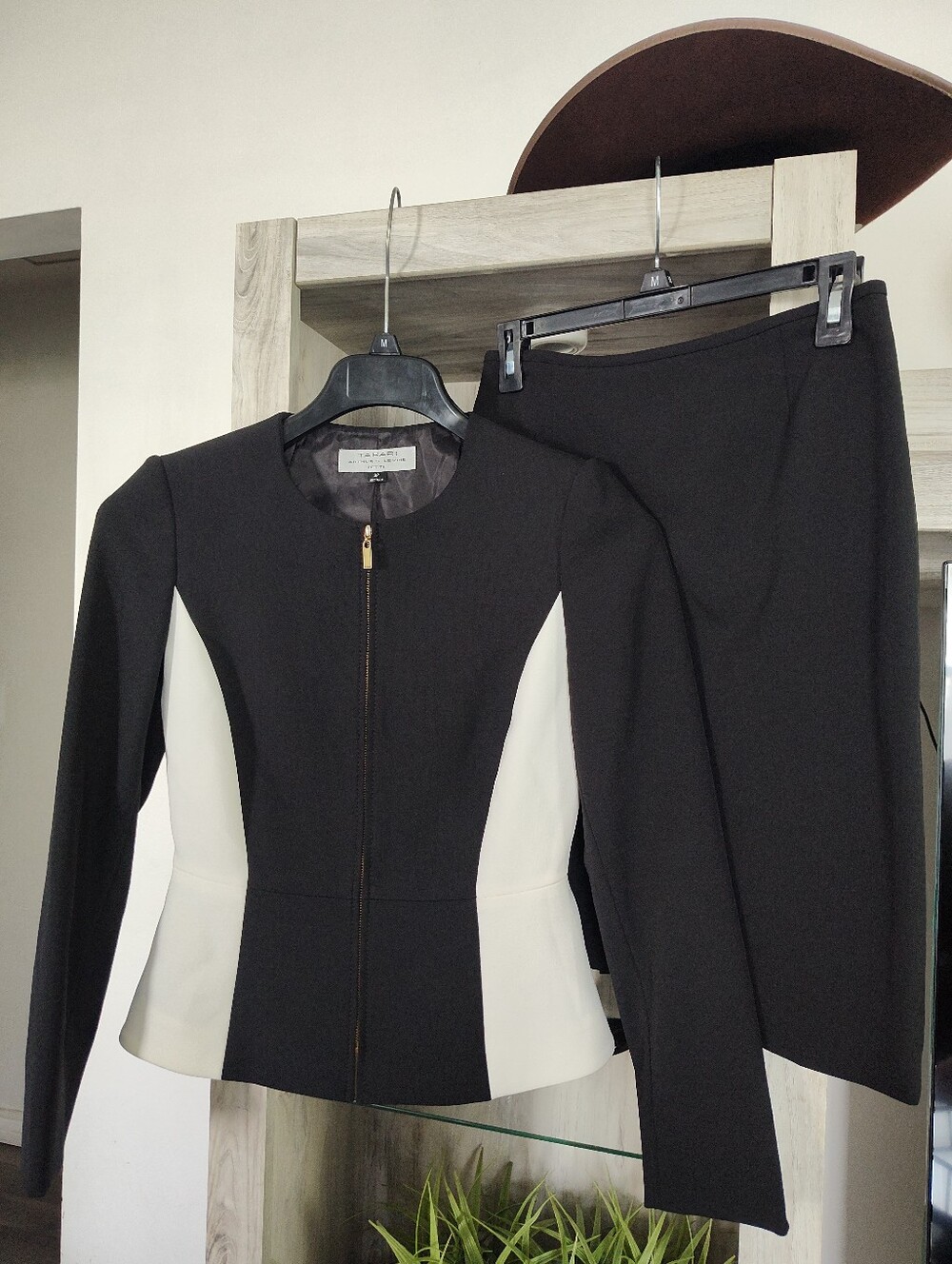 Tahari Black & White Women's Zip-Front Peplum Jacket and Skirt Set 2 Petite